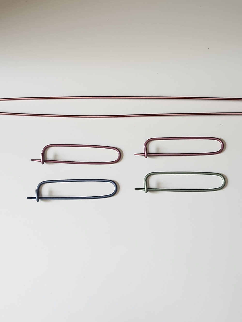 Lot of 5 Vintage Cable Knitting Stitch Holders Assorted Sizes.